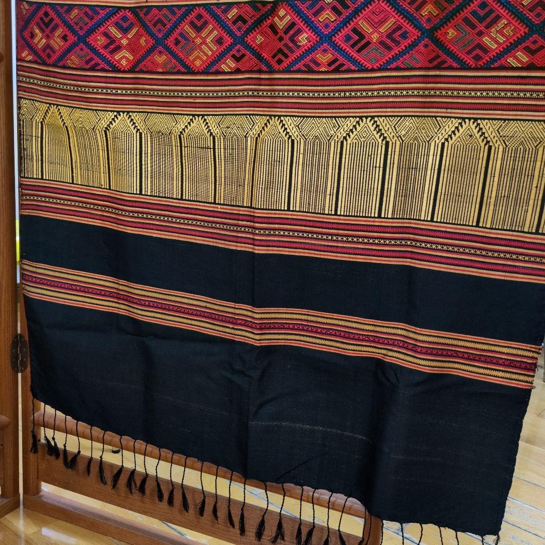 レア希少品「ラオス　浮き織り」特大「壁掛け布」「飾り布」「タペストリー」「浮織」