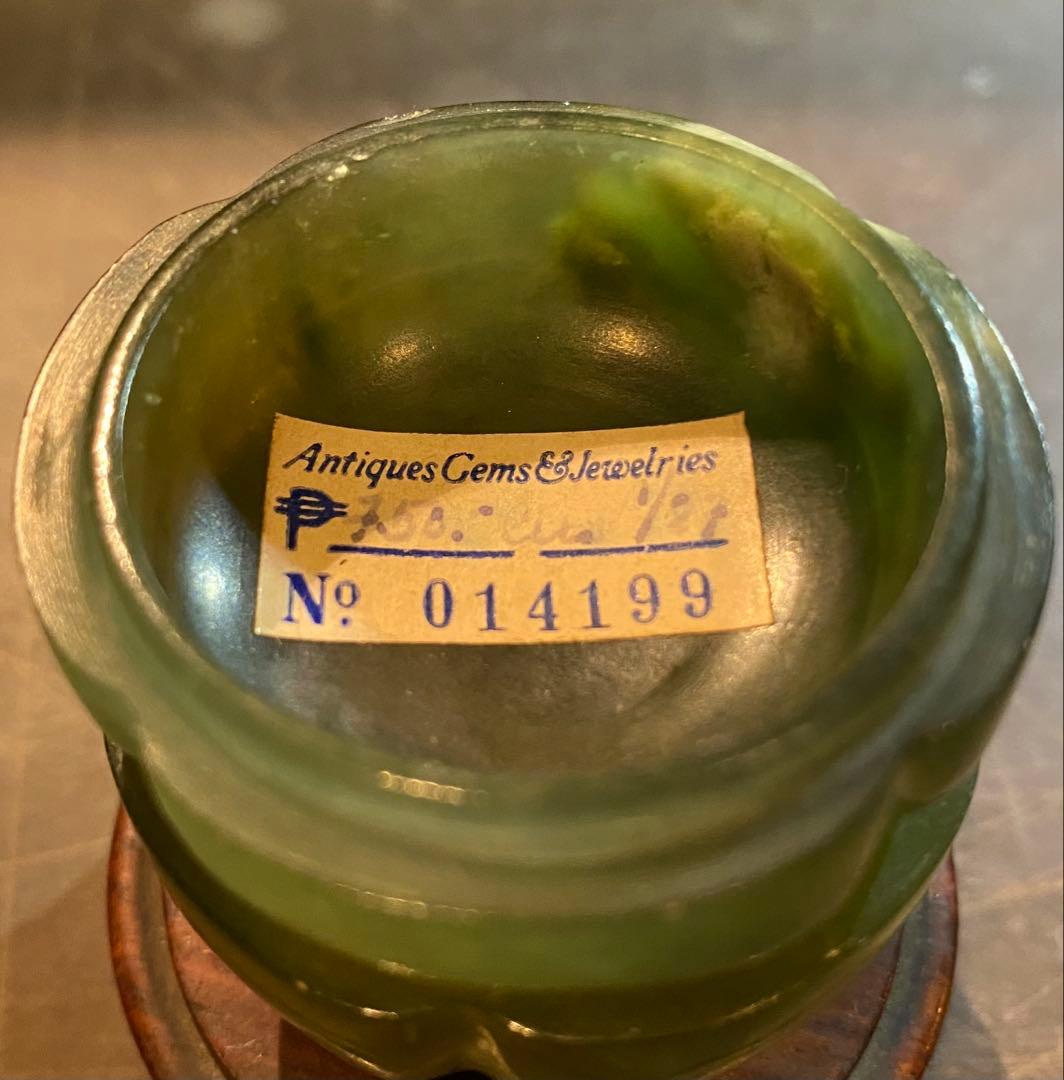 古翡翠 和田玉・鑑賞台付・ヴィンテージ　レア ・オブジェ・鼻煙壺 ・台湾茶器
