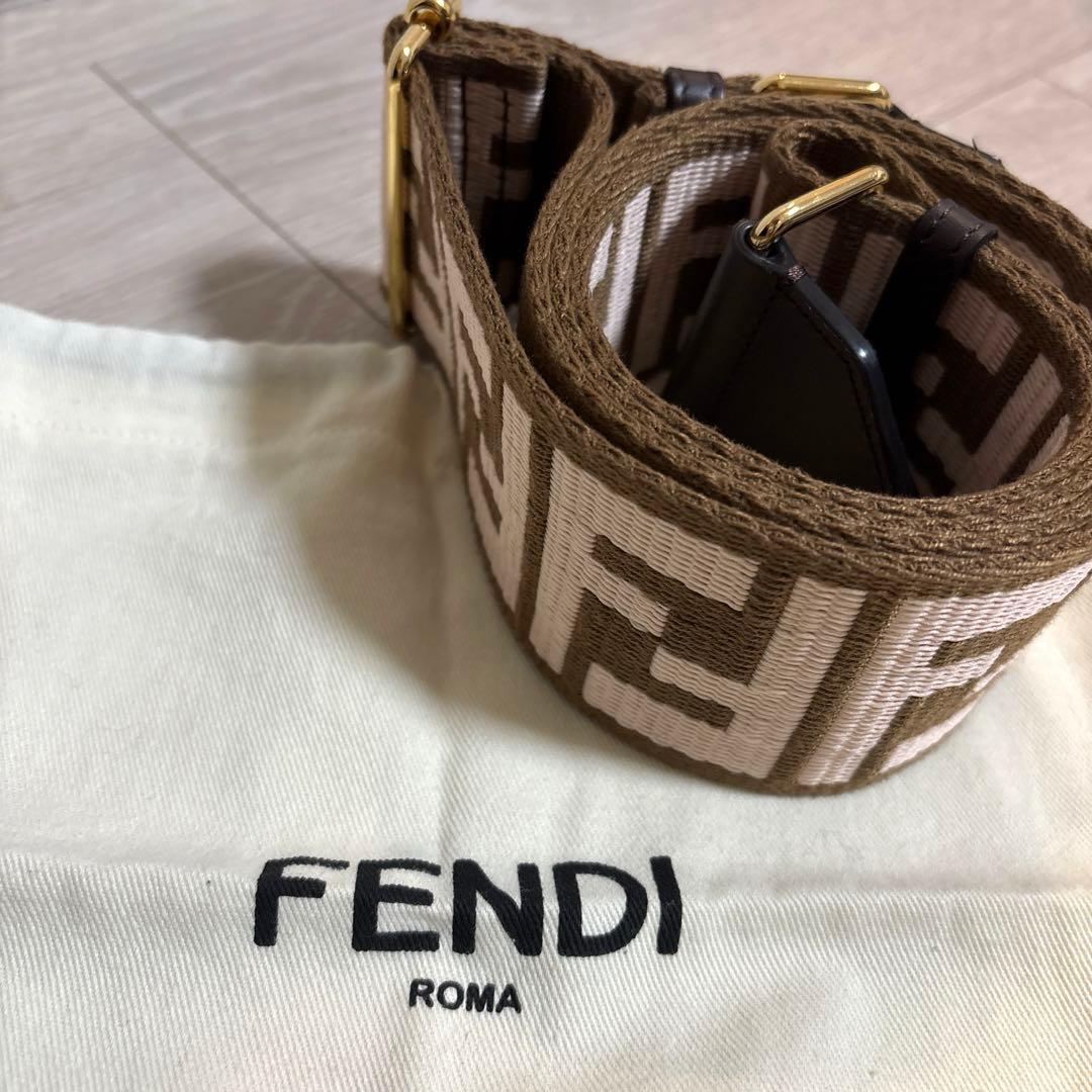 フェンディ ストラップユー ズッカ柄 ピンク×ブラウン色