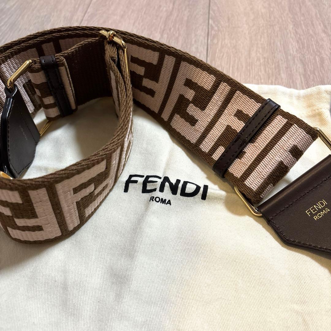 フェンディ ストラップユー ズッカ柄 ピンク×ブラウン色