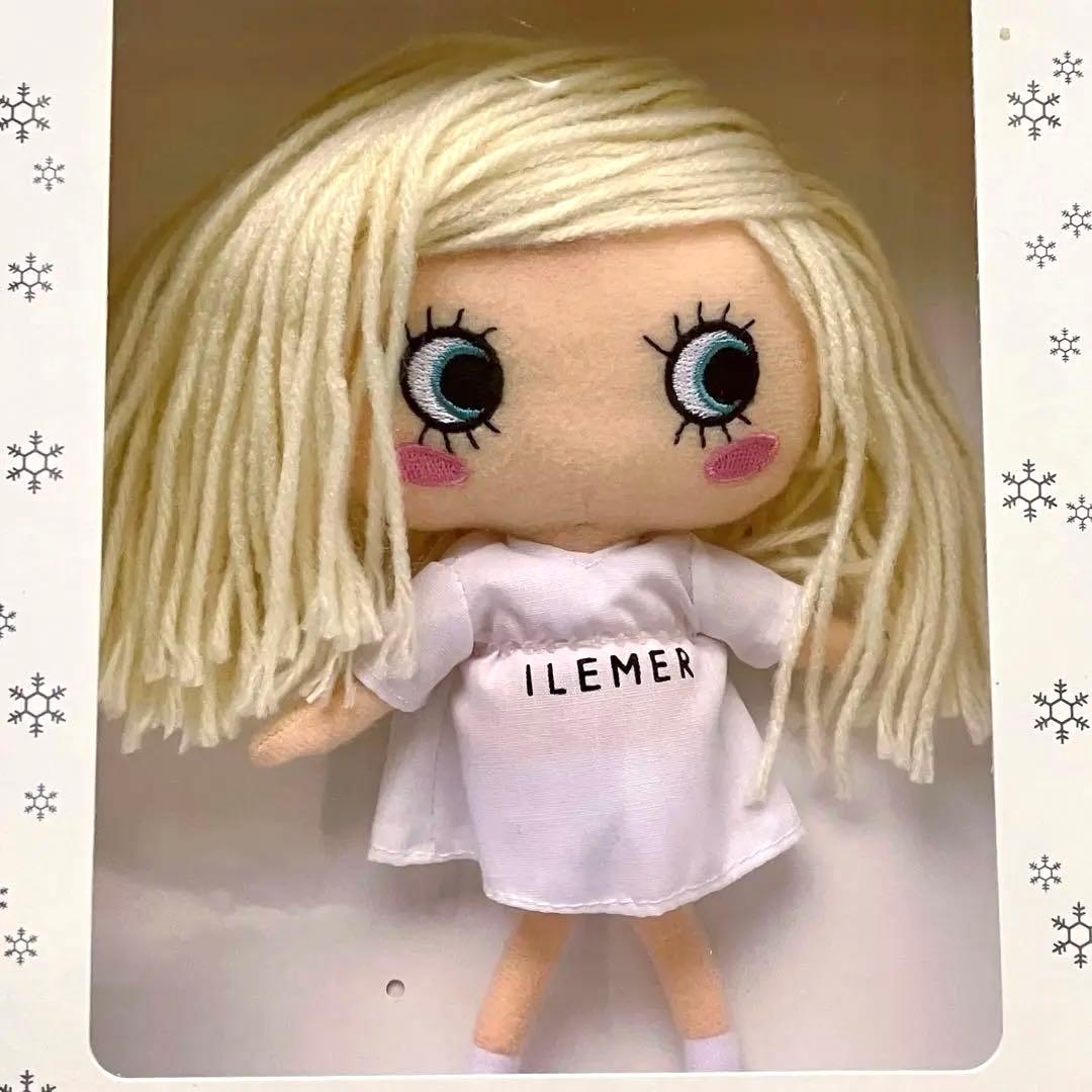 新品★クリスマス限定‼️イルメール★イーマリー★ハッピードール本体と着せ替えセット