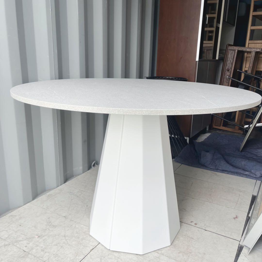 取付無料！カリガリス イタリア コヌビア ディックス 円形ダイニングテーブル✨