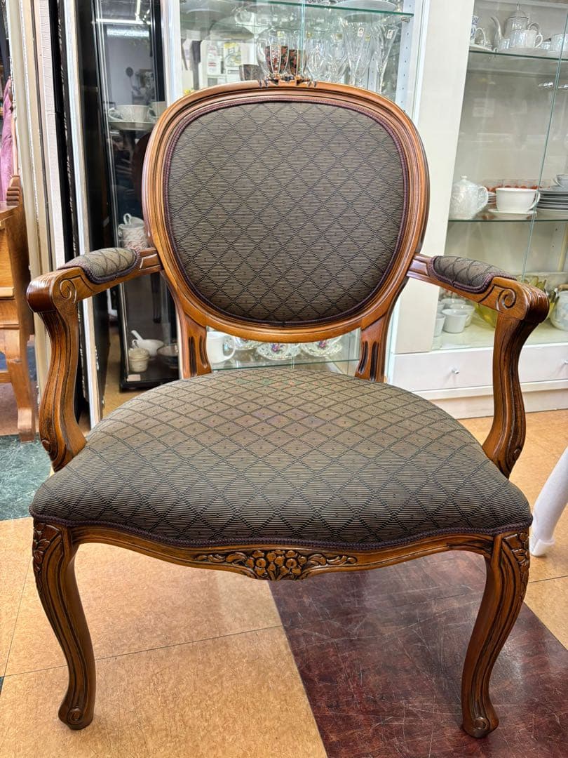 イタリア 象嵌 アーム付きチェア 背透かし木製 猫脚 椅子2脚