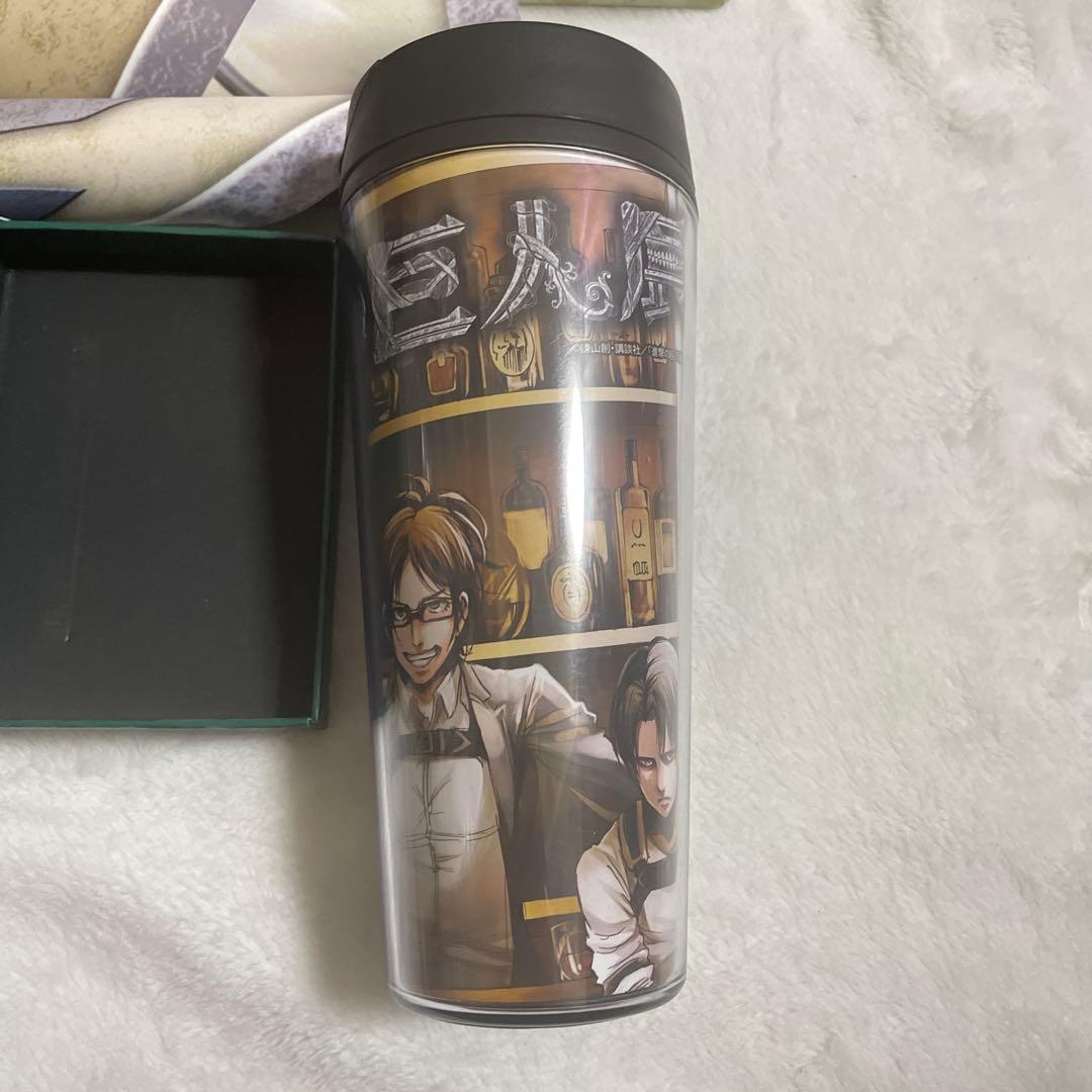 進撃の巨人　リヴァイ　エレン