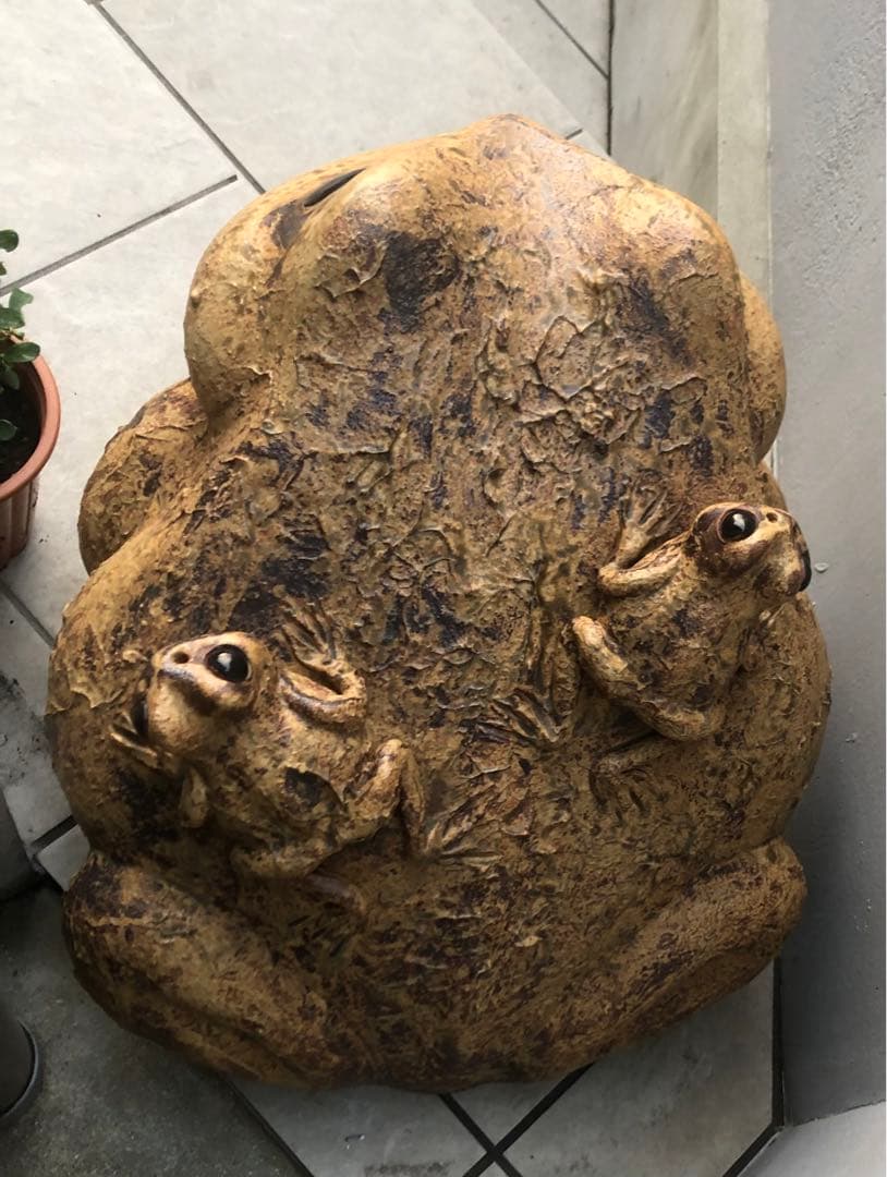 カエルの置き物　かえるの親子　　　　　大きな蛙　縁起物　オブジェ　特大