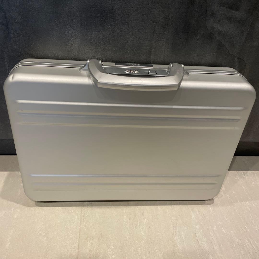 ゼロハリバートン アタッシュケース シルバー