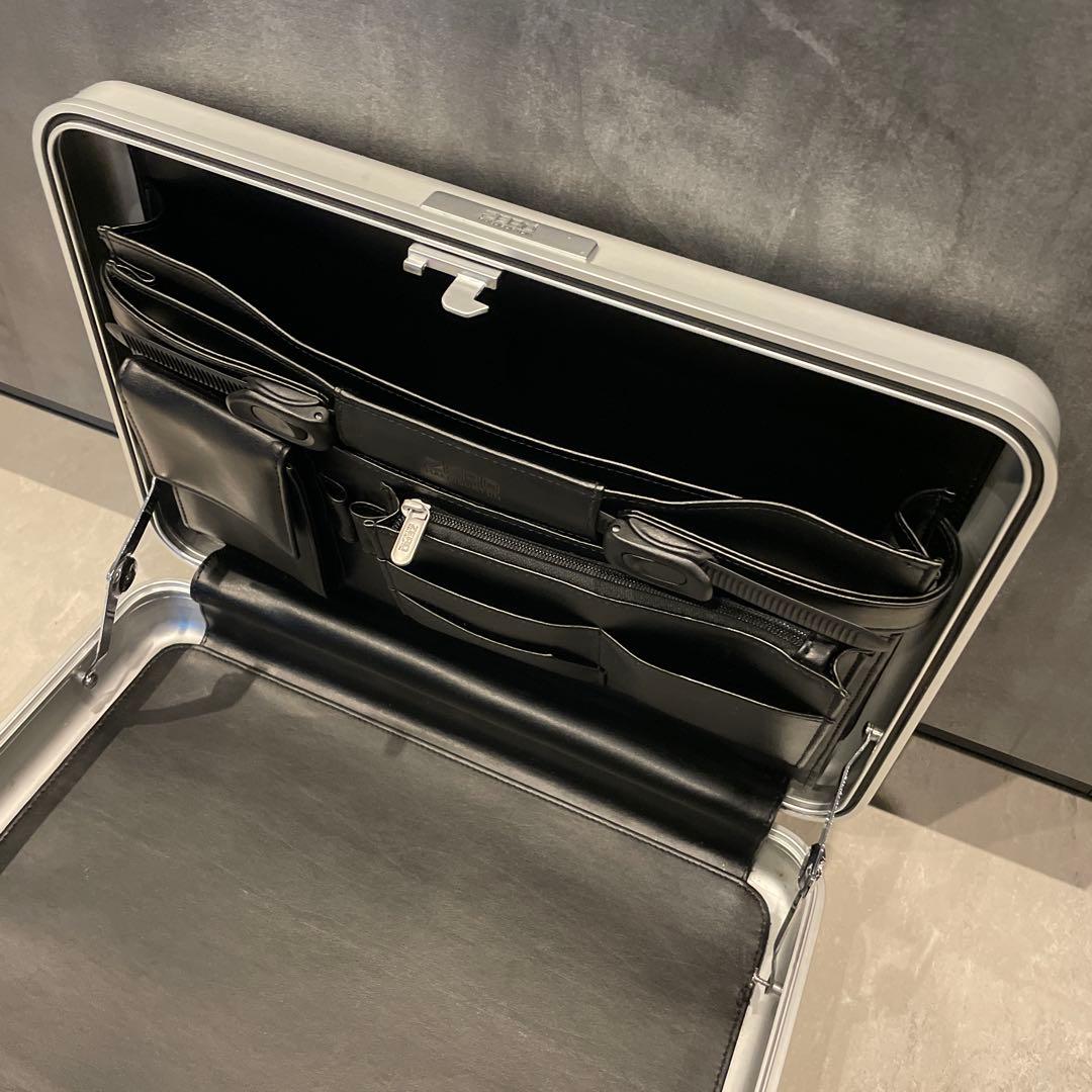 ゼロハリバートン アタッシュケース シルバー