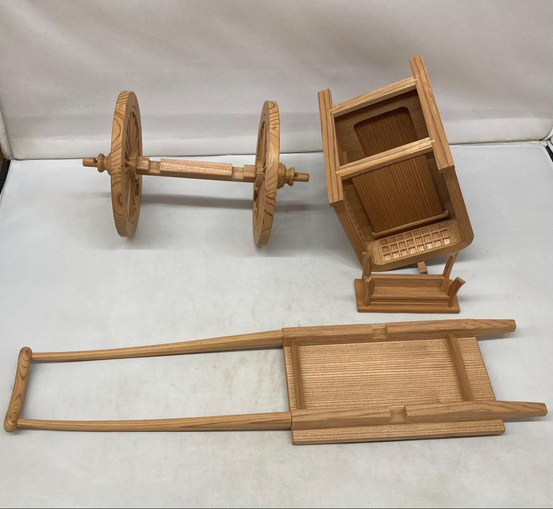 B535b 木地造 御所車置物　作者不詳　貴人乗り物　牛車　屋形車