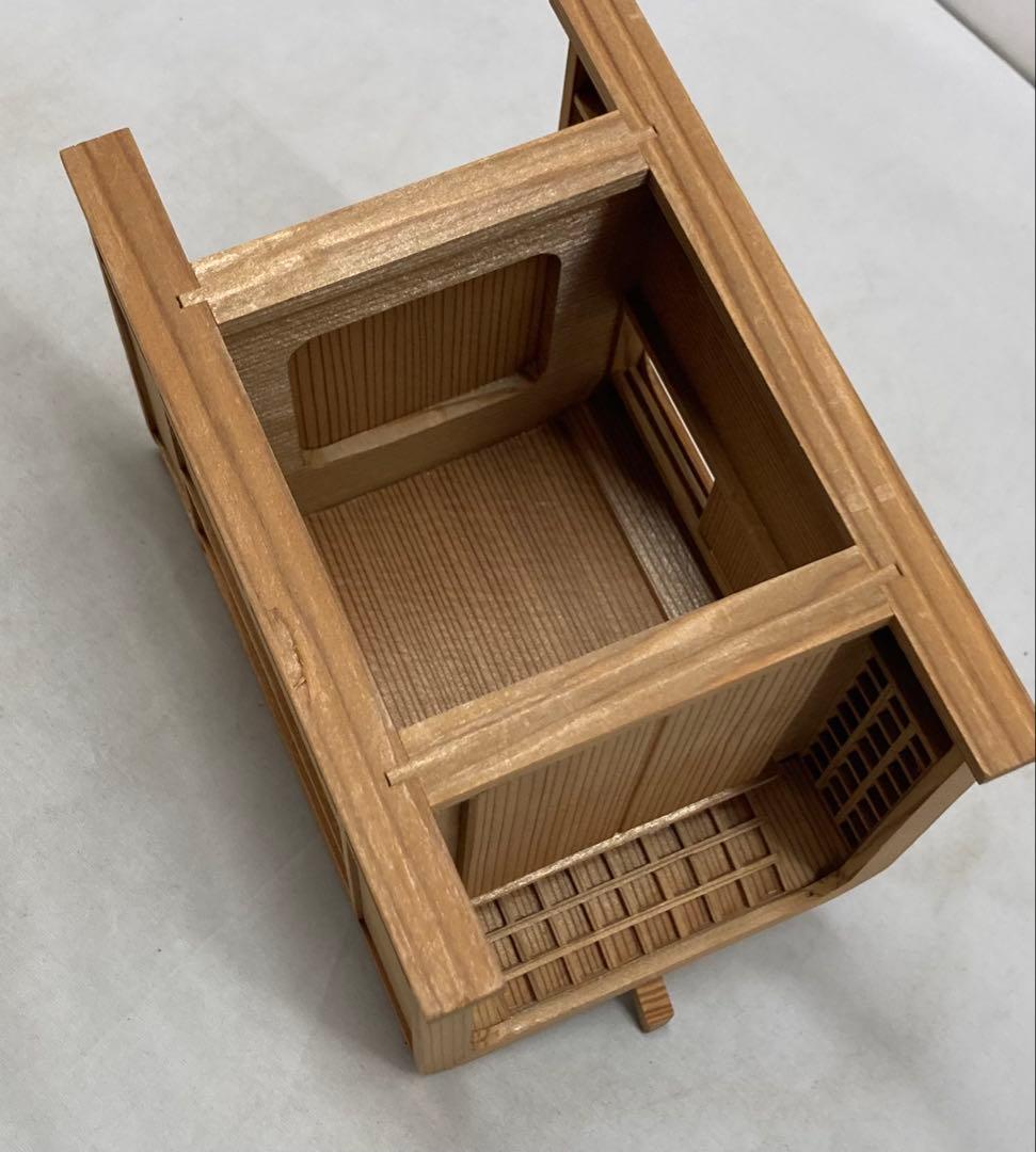 B535b 木地造 御所車置物　作者不詳　貴人乗り物　牛車　屋形車