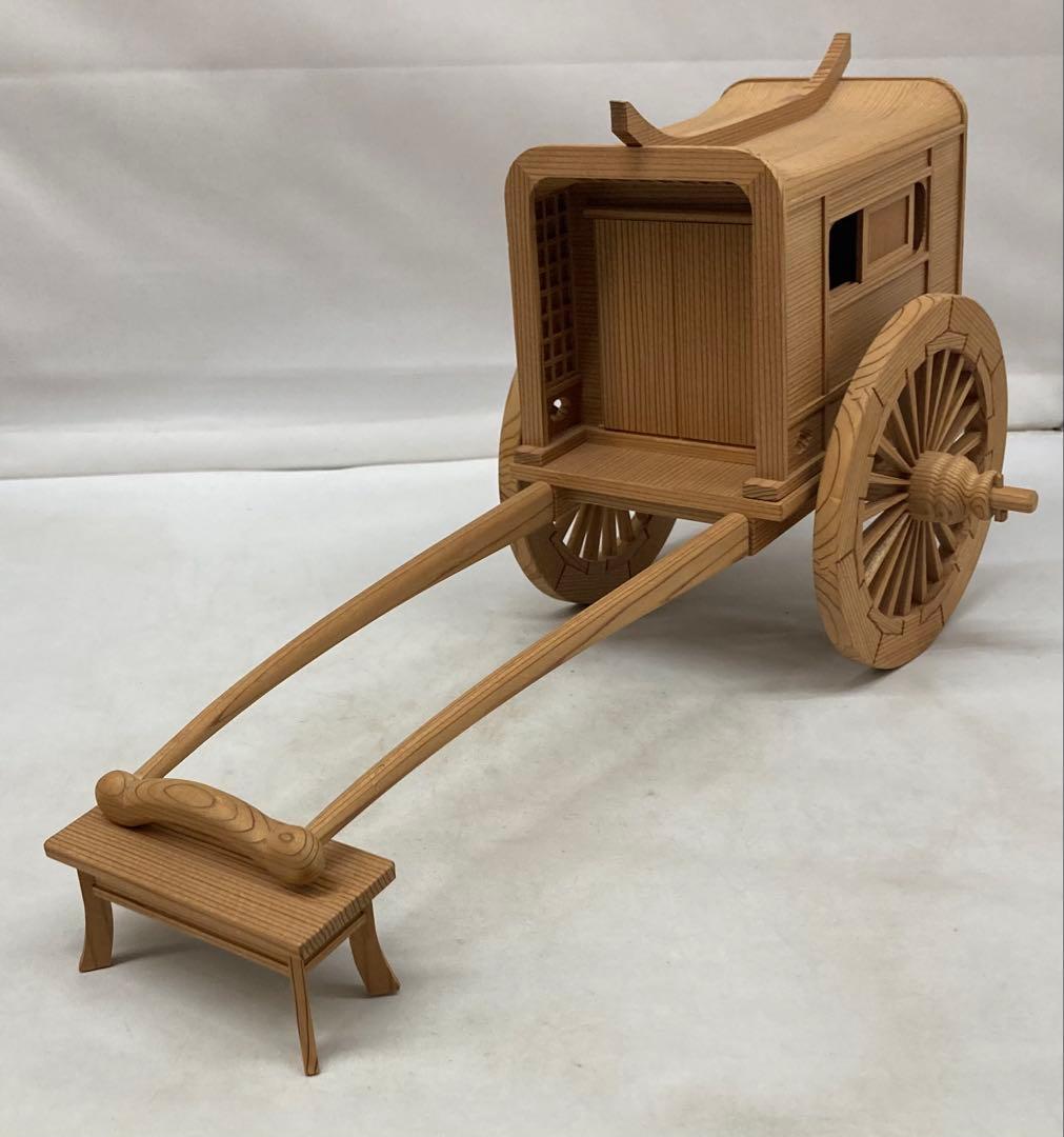 B535b 木地造 御所車置物　作者不詳　貴人乗り物　牛車　屋形車