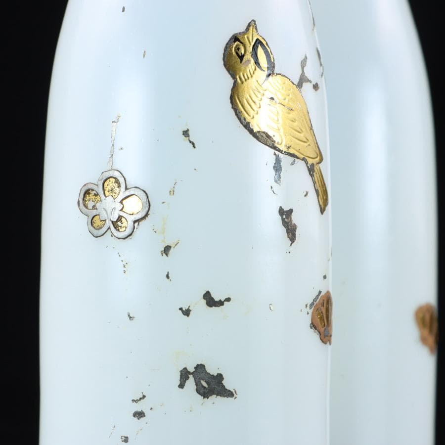 Y2679-8 江戸ガラス 乳白蒔絵金彩 梅に鶯文 徳利 2本セット 　　＃6