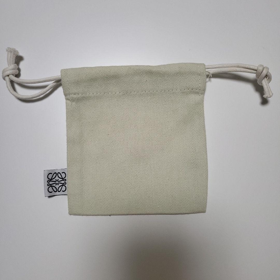 【まーみん】[未使用の袋付き] LOEWE アナグラムブローチ シルバー