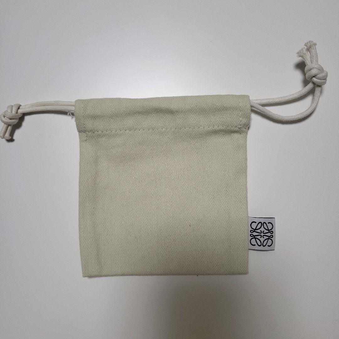 【まーみん】[未使用の袋付き] LOEWE アナグラムブローチ シルバー