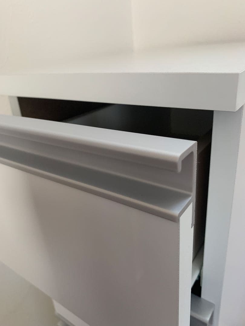 美品✨dinos✨サニタリーチェスト❣️ 幅25㎝奥行45㎝高85㎝　隙間家具