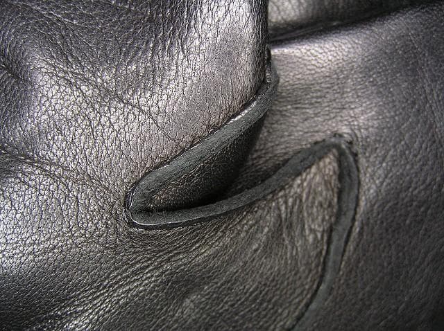 新品定価13万円 BOTTEGA VENETA 黒本革手袋 カシミヤ100％内装