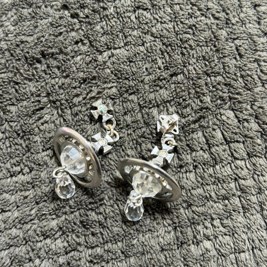 ヴィヴィアン　クリスタル　ドロップ　ピアス