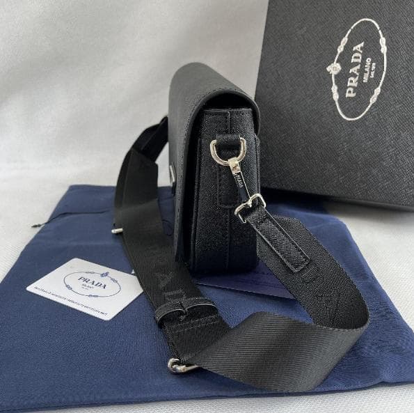 極美品 ブラック ショルダーバッグ 小銭入れ付き