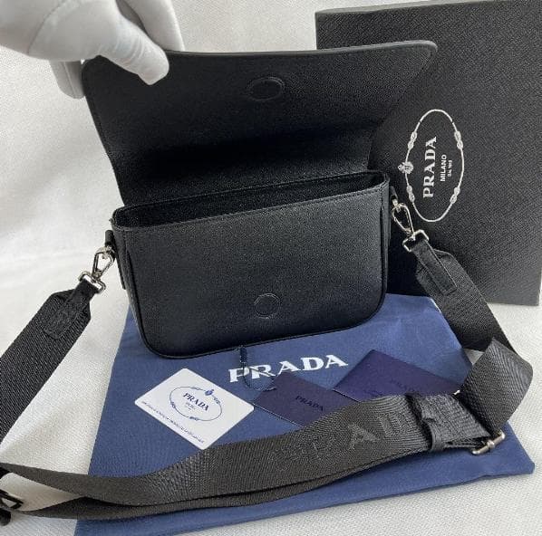 極美品 ブラック ショルダーバッグ 小銭入れ付き