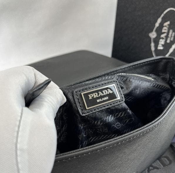 極美品 ブラック ショルダーバッグ 小銭入れ付き