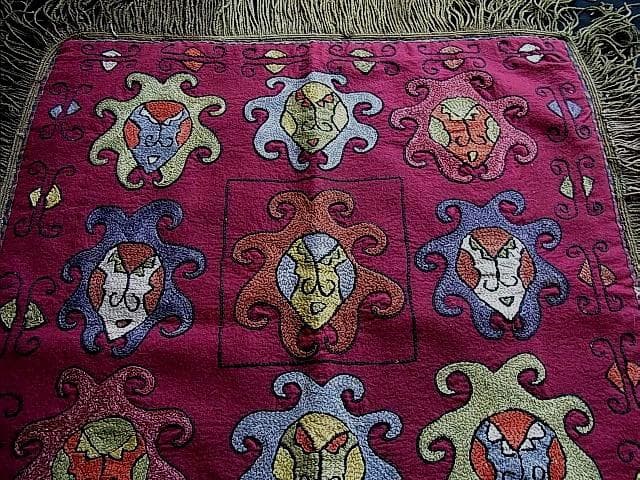 ★S0812★四方80㎝ 古い刺繍布　魔除布　ナイン・シャーマン アンティーク