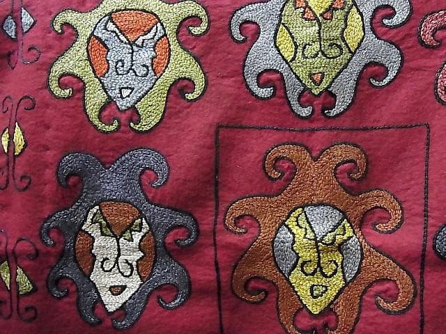 ★S0812★四方80㎝ 古い刺繍布　魔除布　ナイン・シャーマン アンティーク