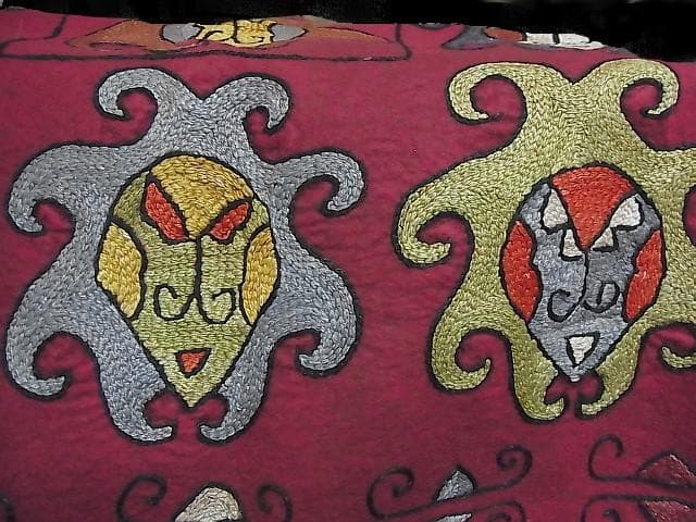 ★S0812★四方80㎝ 古い刺繍布　魔除布　ナイン・シャーマン アンティーク