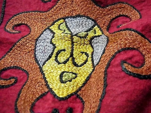 ★S0812★四方80㎝ 古い刺繍布　魔除布　ナイン・シャーマン アンティーク