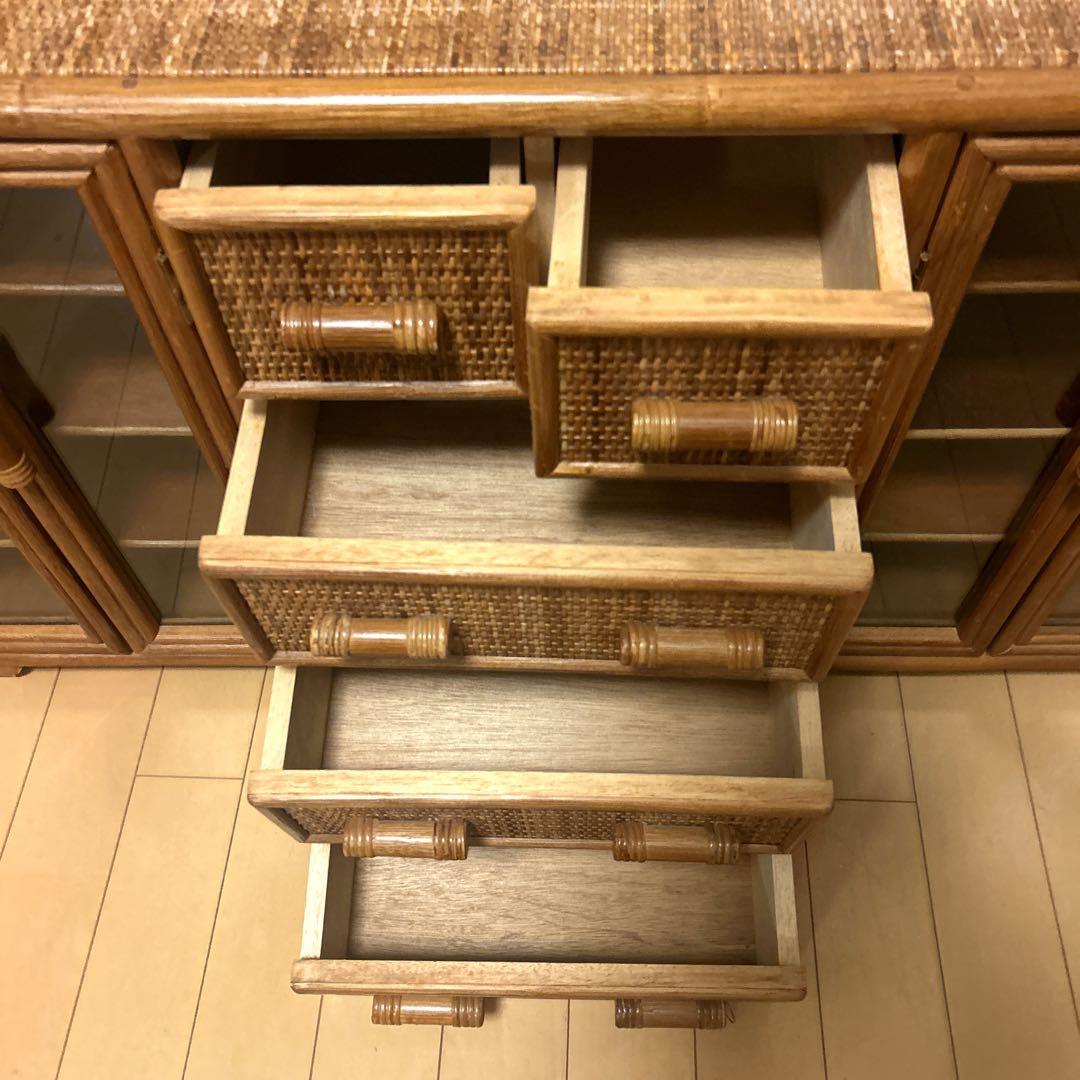 ラタン 籐家具 サイドボードチェスト 4段 ヴィンテージ ガラス扉