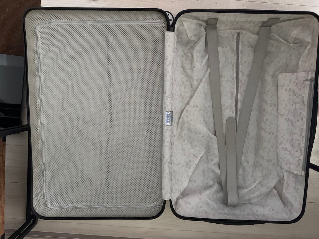 リモワ　サルサ　810.70-4　78リットル　中古美品　4輪 シルバー