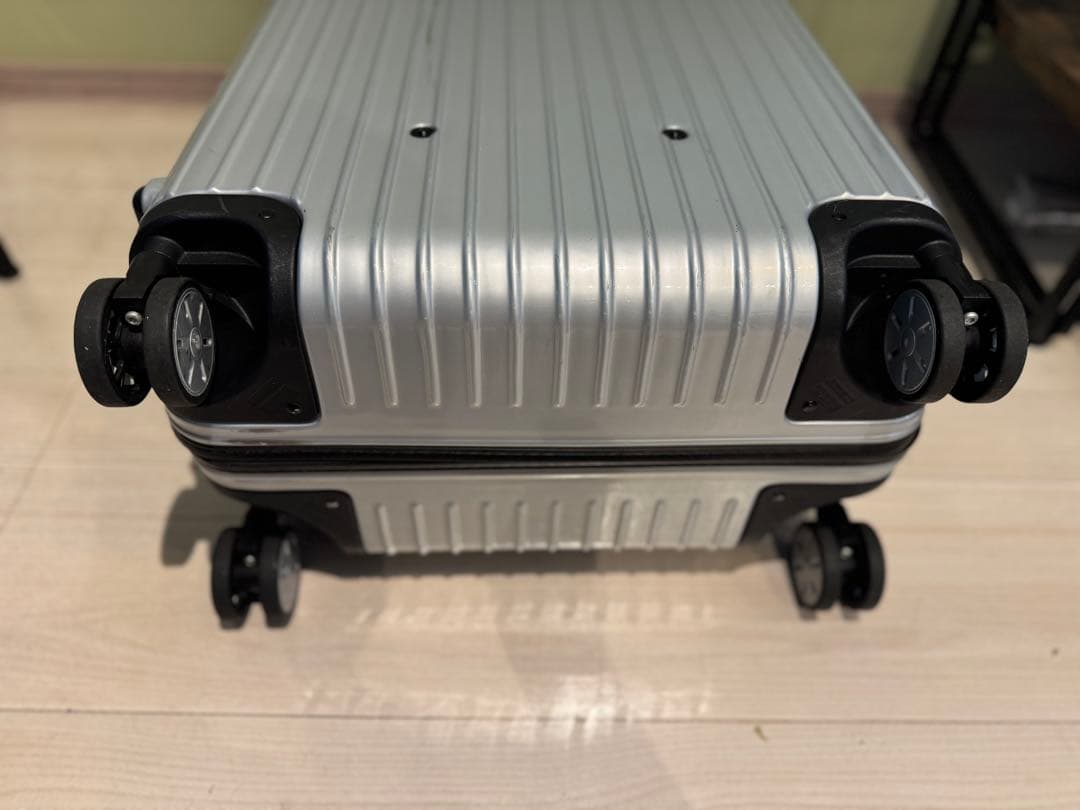 リモワ　サルサ　810.70-4　78リットル　中古美品　4輪 シルバー