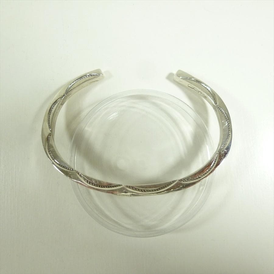 Navajo Elaine Tahe 3面スタンプ ワークバングル Ⅱ