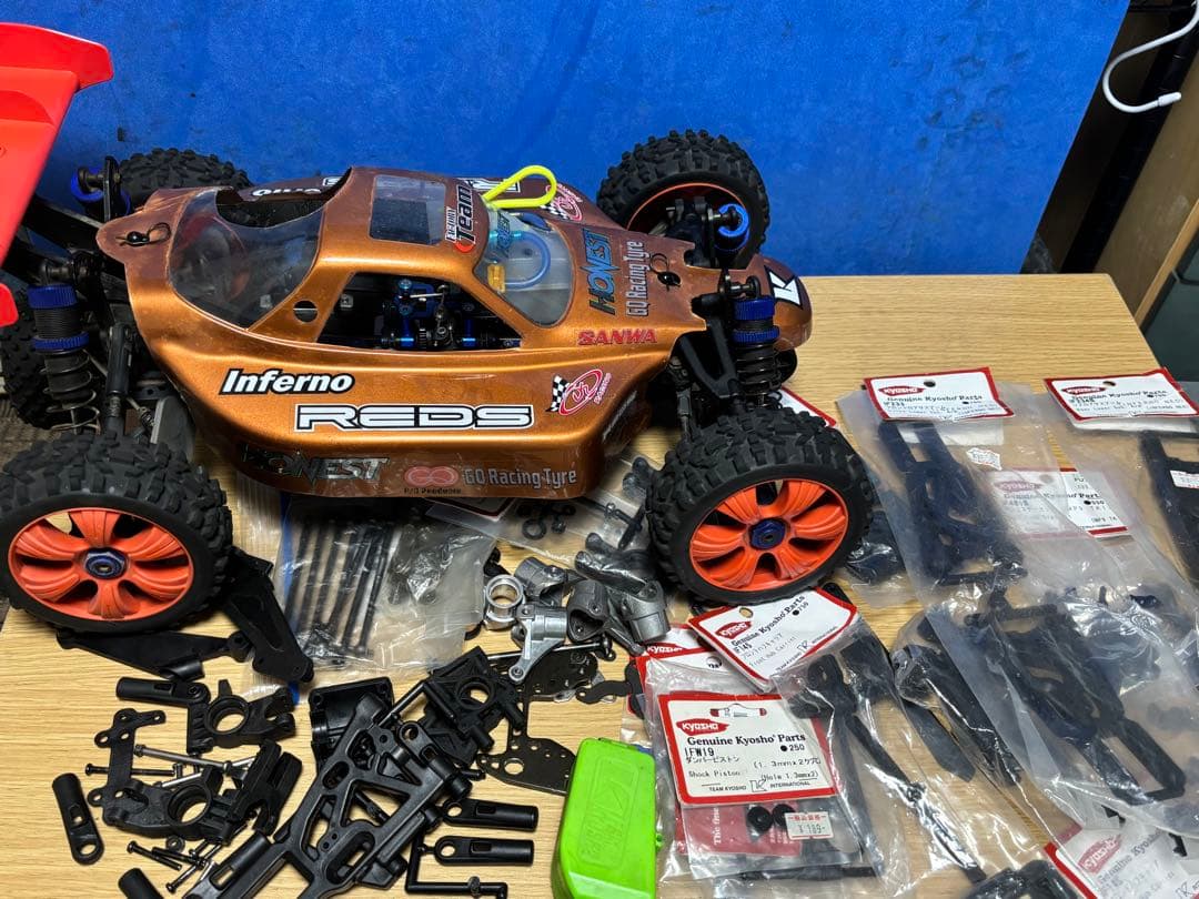 こ*う様 京商 1/8 インファーノ neo 3.0 シャーシ パーツ付き、 ジ