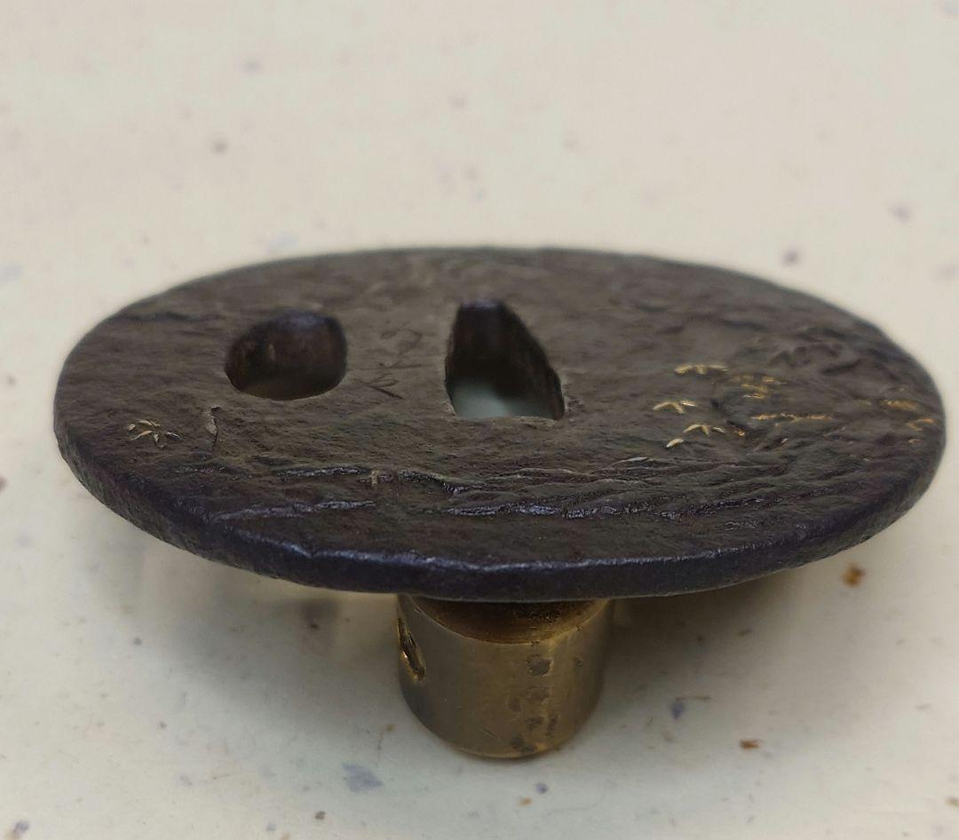 鉄鍔、鉄地に山水図、若芝