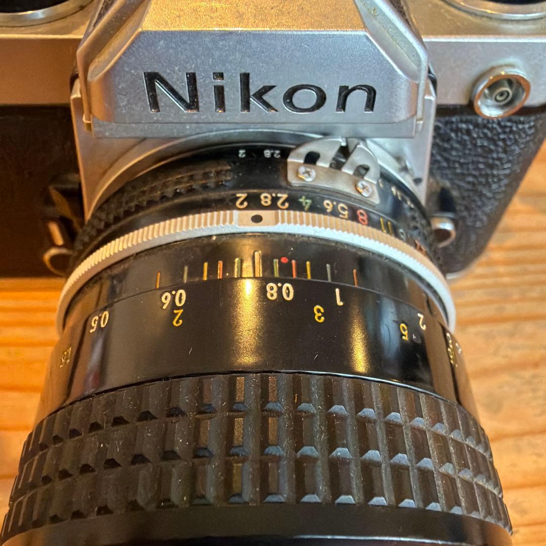 Nikon 一眼レフカメラ 28mm f/2.8レンズ付き