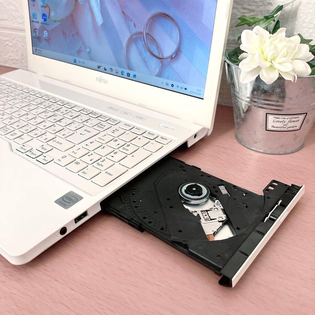 Windows11✨SSDで快適☘️カメラ付すぐ使える白ノートパソコン