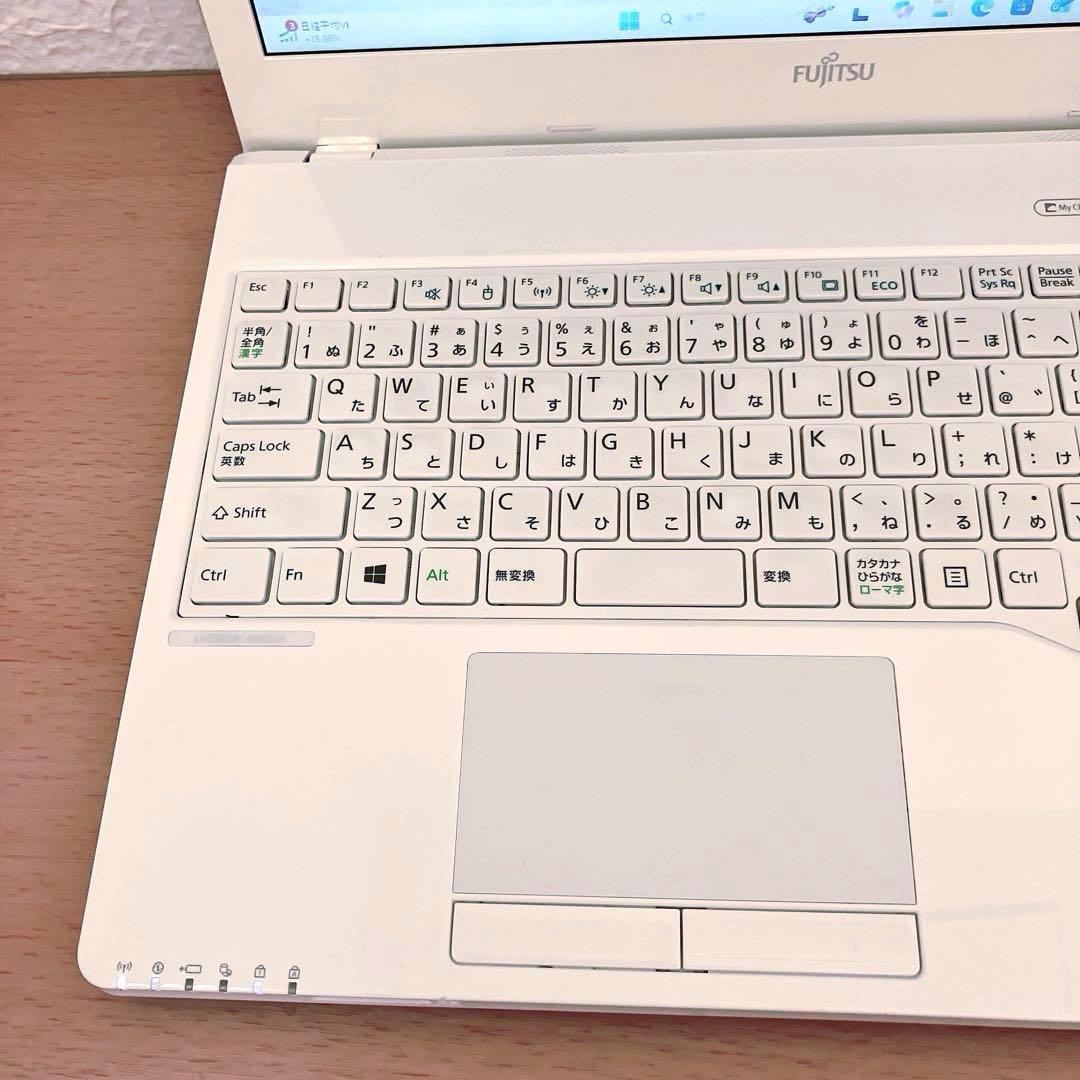 Windows11✨SSDで快適☘️カメラ付すぐ使える白ノートパソコン