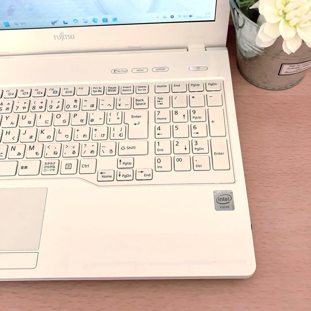 Windows11✨SSDで快適☘️カメラ付すぐ使える白ノートパソコン