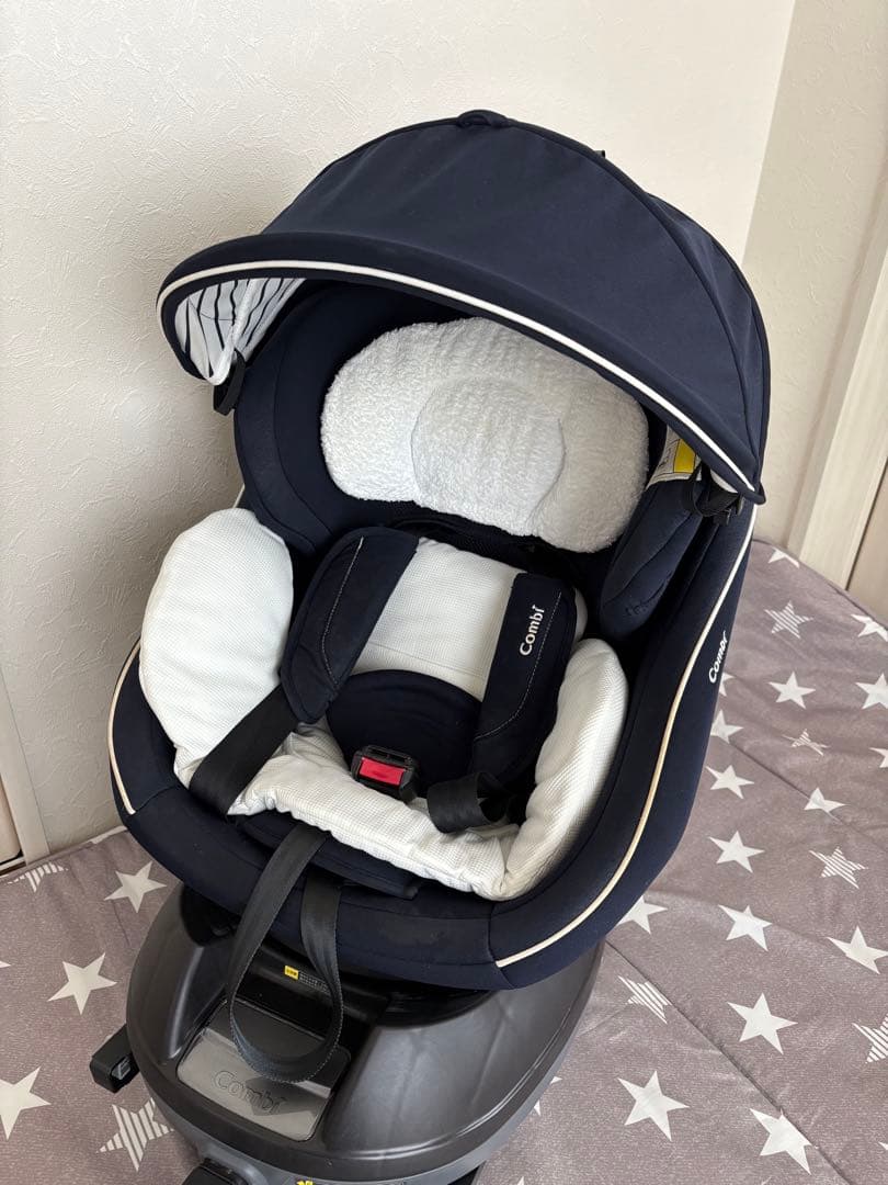 「新生児も安心」コンビ　チャイルドシート　ネイビー