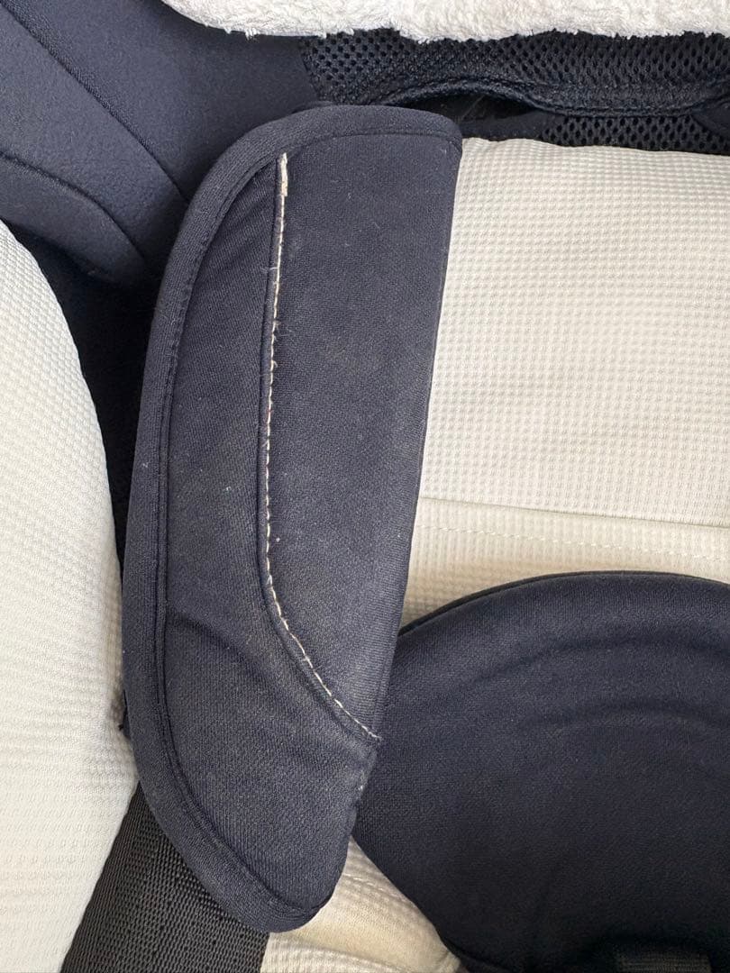 「新生児も安心」コンビ　チャイルドシート　ネイビー