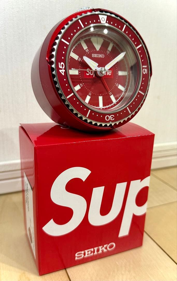 新品未使用 シュプリーム　supreme 目覚まし時計　SEIKO 赤 レッド