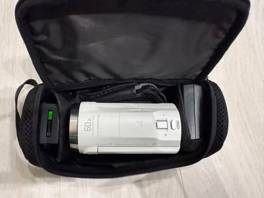 【極美品】SONY デジタルビデオカメラHDRCX680(W)ケース付き。