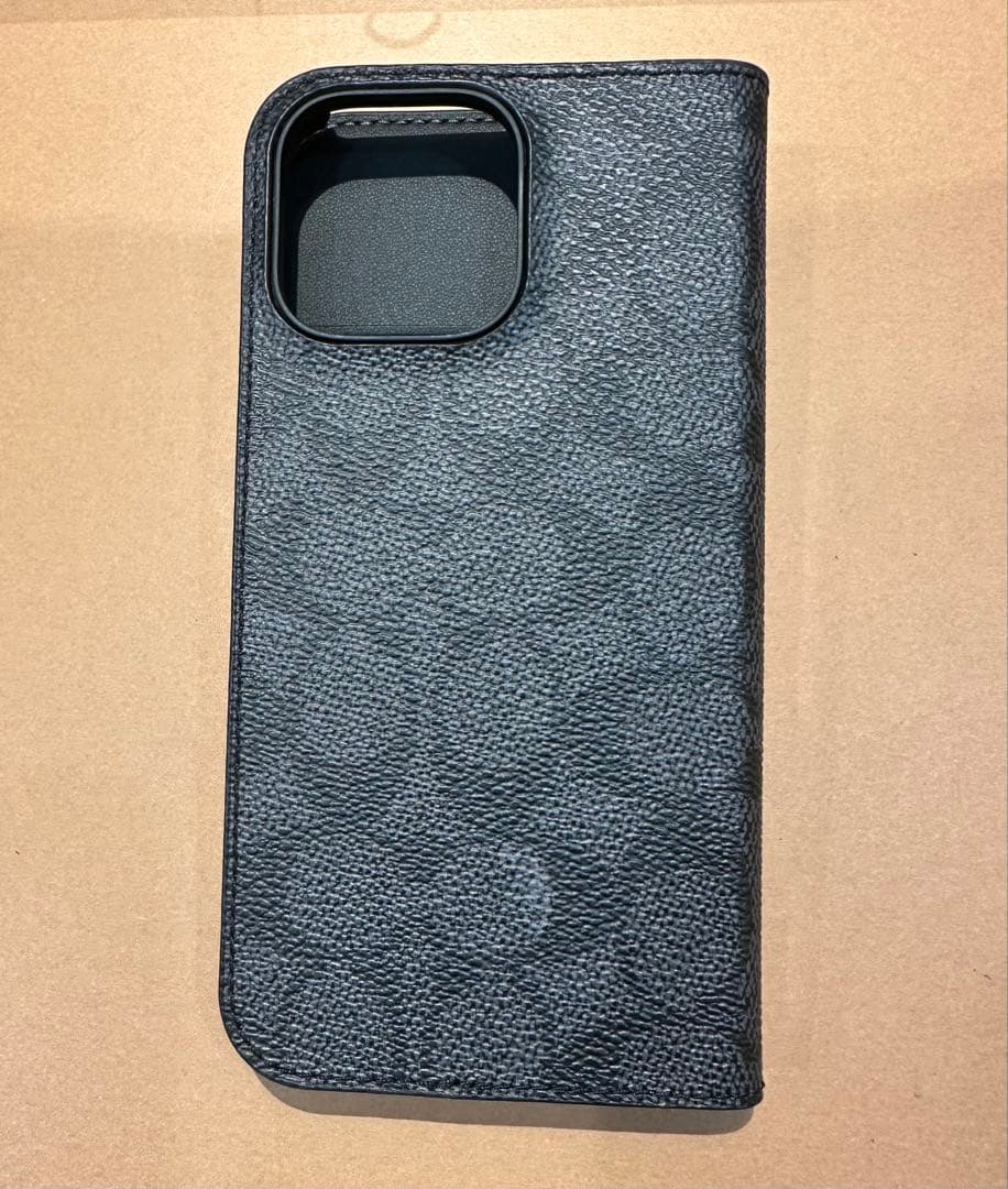 【極美品】COACH ブラックレザー手帳型iPhoneケース　6.7インチ