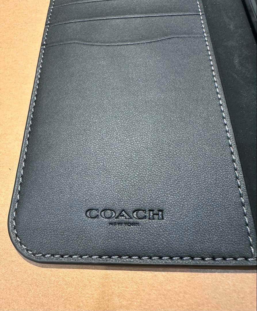 【極美品】COACH ブラックレザー手帳型iPhoneケース　6.7インチ