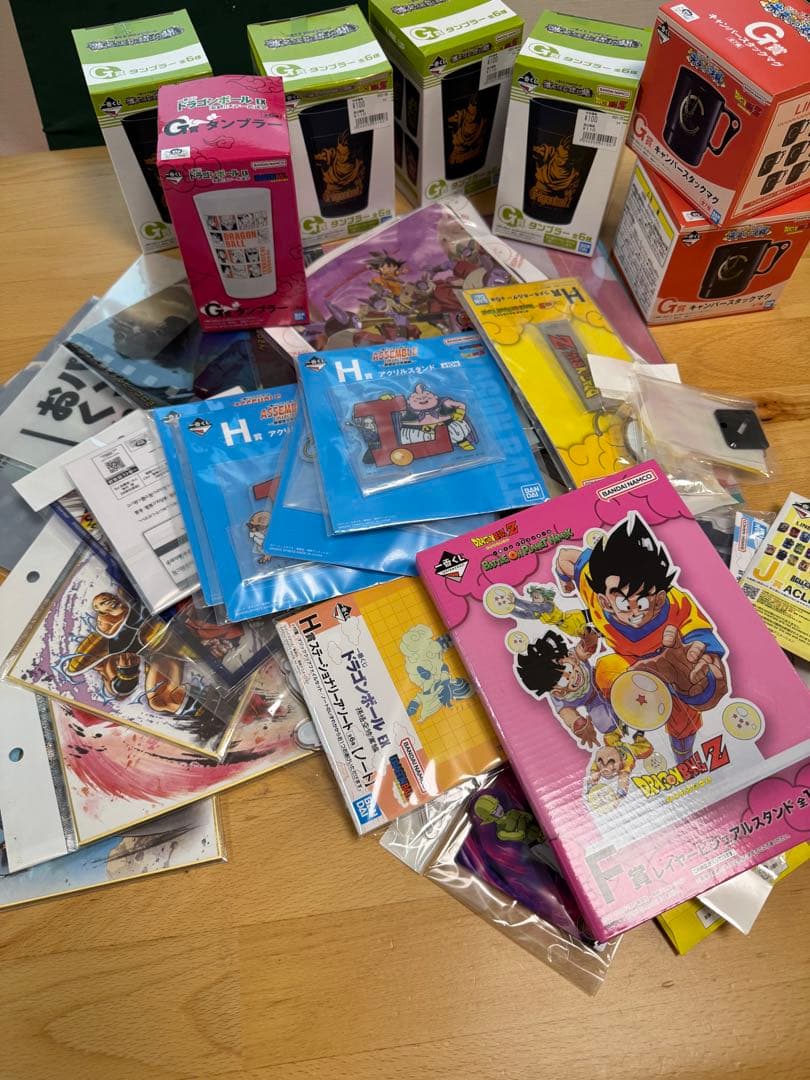 グッズまとめ売り　進撃の巨人　ドラゴンボール　計86点