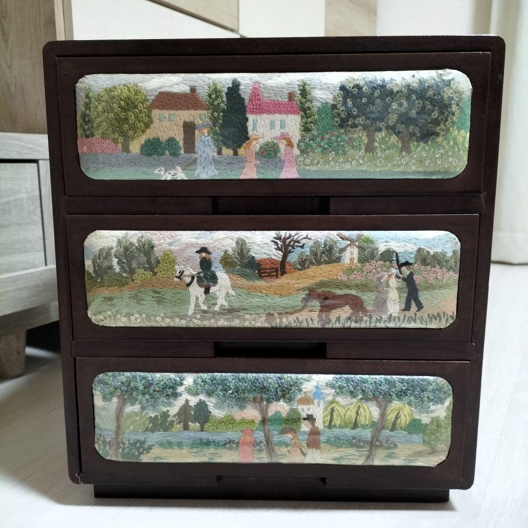 刺繍　木製チェスト　収納ケース　 3段