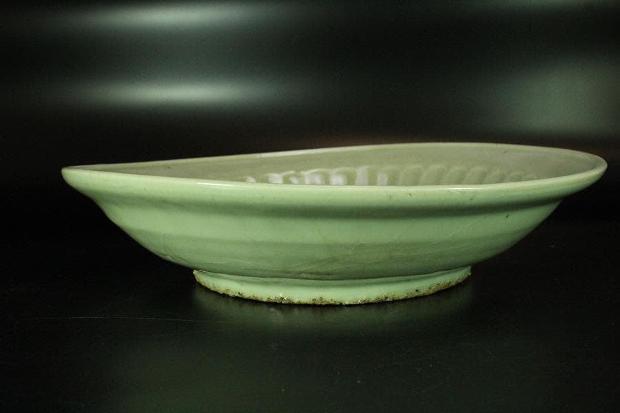 中国美術 白磁 刻 三魚紋 盤 φ31.5cm 明(K-XA764)