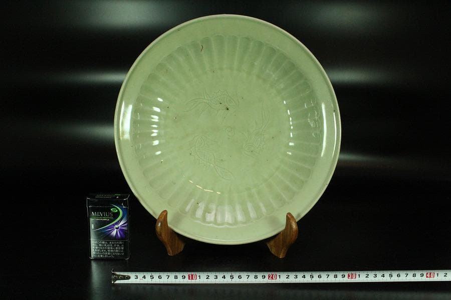 中国美術 白磁 刻 三魚紋 盤 φ31.5cm 明(K-XA764)