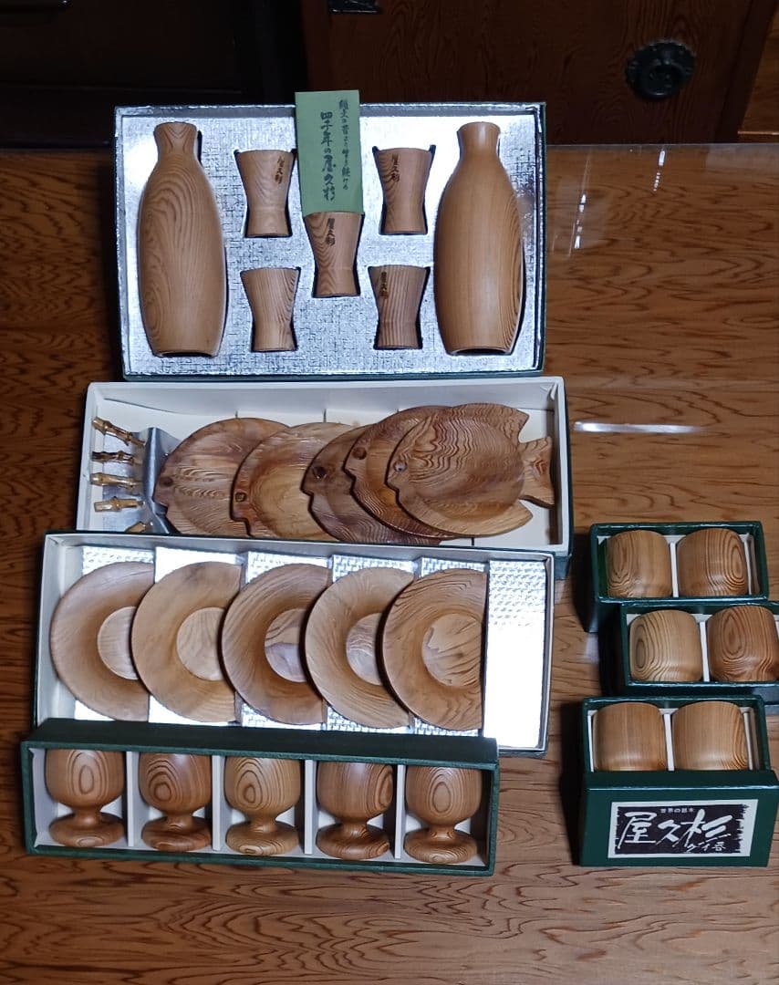 屋久杉木製酒器と皿のセット