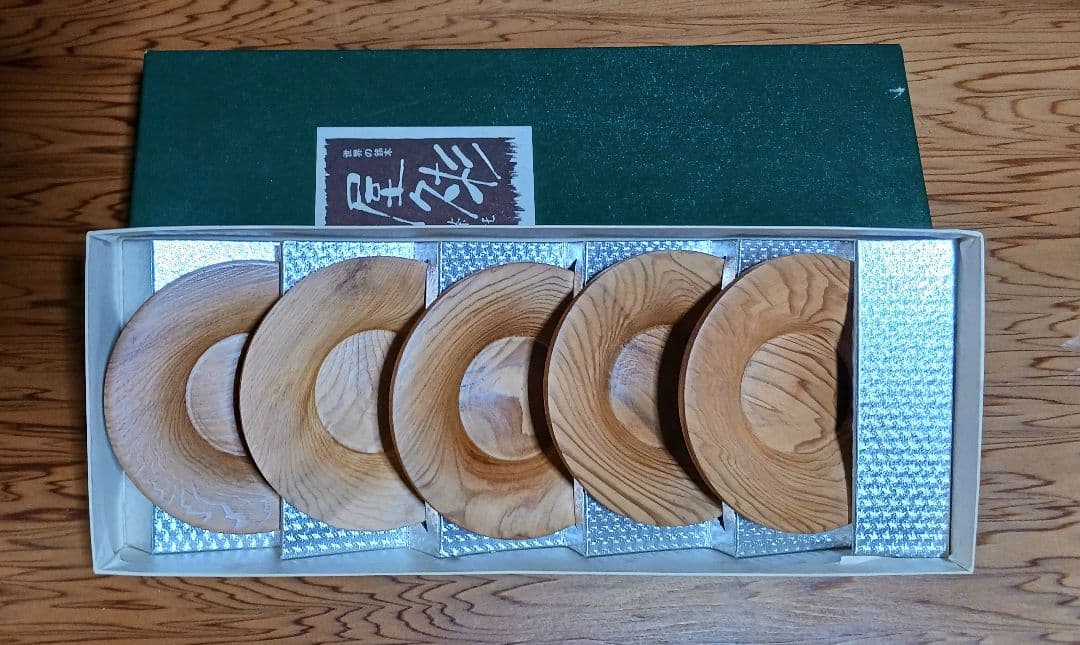 屋久杉木製酒器と皿のセット