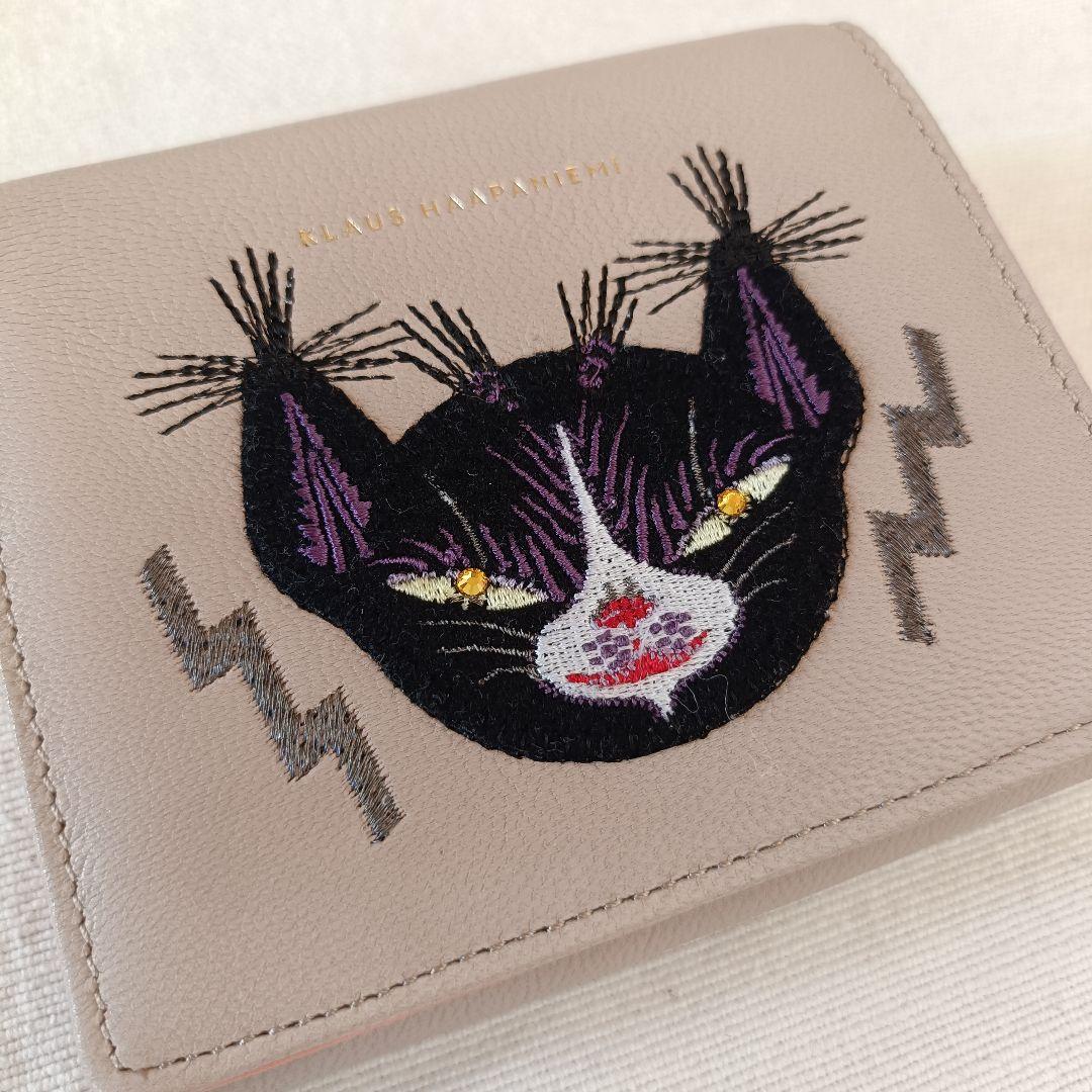 【新品タグ付き】クラウスハーパニミ 二つ折り財布 本革製 猫刺繍